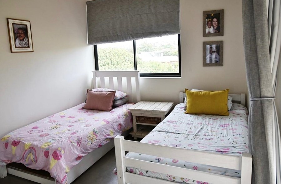 To Let 7 Bedroom Property for Rent in Wavecrest Eastern Cape